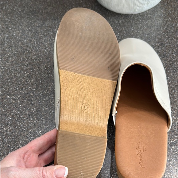 Universal Thread Cream Mules with Rounded Toe - Picture 4 of 5